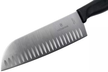Victorinox SwissClassic 17cm Santoku Bıçağı Oluklu 6.8523.17B Siyah