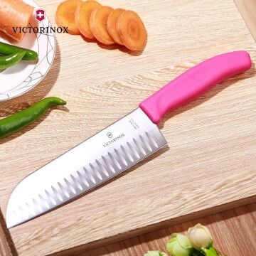 Victorinox SwissClassic 17cm Santoku Bıçağı Oluklu 6.8526.17L5B Pembe