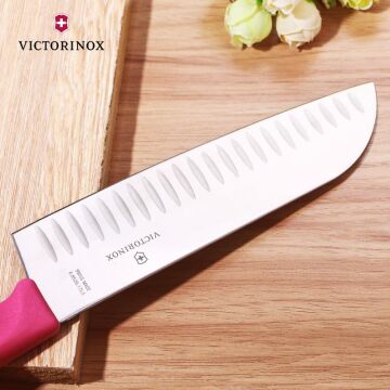 Victorinox SwissClassic 17cm Santoku Bıçağı Oluklu 6.8526.17L5B Pembe