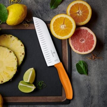 Victorinox SwissClassic 17cm Santoku Bıçağı Oluklu 6.8526.17L9B Turuncu