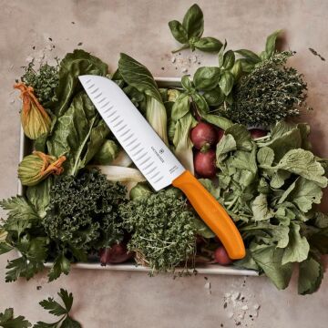 Victorinox SwissClassic 17cm Santoku Bıçağı Oluklu 6.8526.17L9B Turuncu