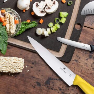 Victorinox SwissClassic 19cm Doğrama Bıçağı 6.8006.19L8B Sarı