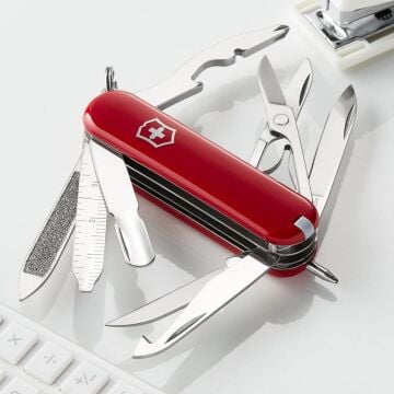 Victorinox Minichamp 0.6385 Kırmızı İsviçre Çakısı 58mm 18F