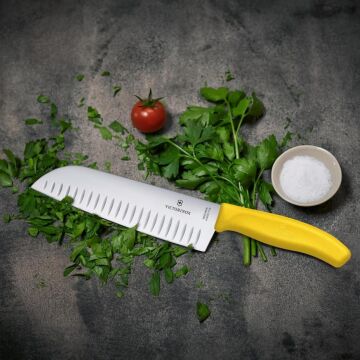 Victorinox SwissClassic 17cm Santoku Bıçağı Oluklu 6.8526.17L8B Sarı