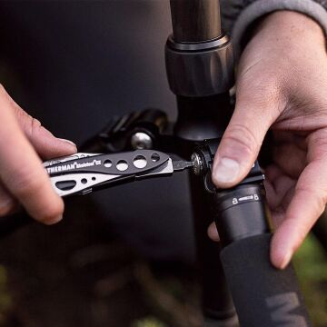 Leatherman Skeleton CX Penseli Multitool 7F Siyah/Gümüş